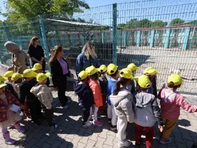 Minikler bakımevindeki hayvanlarla buluştu
