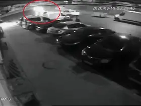 Motosiklet ile taksi kafa kafaya çarpıştı

