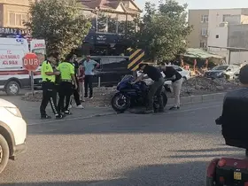 Motosiklet yayaya çarptı: 2 yaralı
