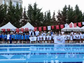 Mudanya Belediyesporlu yüzücüler madalyaları topladı
