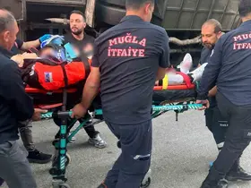 Muğla’da servis minibüsü devrildi: 2’si ağır 3 yaralı
