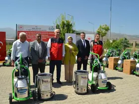 Muş’ta manda yetiştiricilerine süt sağım ve elektrikli yayık makinesi desteği
