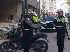 Mut’ta polis ekipleri kural tanımayan sürücülere göz açtırmıyor
