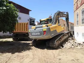 Nazilli’de yol yenileme çalışmaları sürüyor
