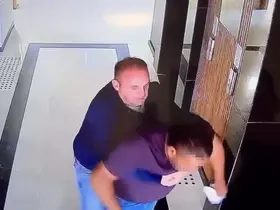 Nefes borusuna şeker kaçan vatandaşı Heimlich manevrası ile kurtardı

