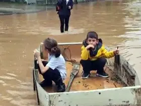 Nehir taşınca mahalle Venedik’e döndü
