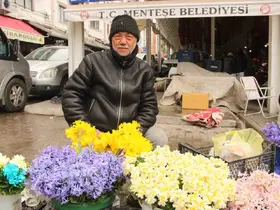 Nergisler Menteşe pazarına renk katıyor
