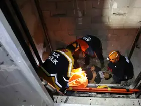 Nevşehir’de asansör boşluğuna düşen 2 işçi yaralandı
