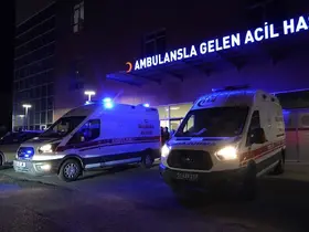 Niğde’de tır ile hafif ticari araç kafa kafaya çarpıştı: 2 ölü, 1 yaralı

