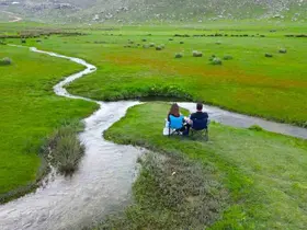 Niğde’de yağışlarla canlanan Ketençimen Yaylası doğaseverlerin gözdesi oldu
