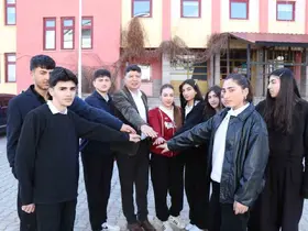 Öğrenciler, ’zimem defteri’ geleneğiyle borçları ödedi
