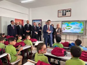 Öğrencilerden Bakan Tekin’e sevgi seli
