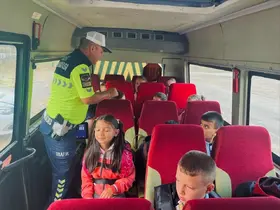 Öğrencilerin güvenliği için emniyet ve trafik tedbirlerini en üst seviyeye çıkarıldı

