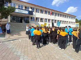 Okulda temizlik günü etkinliği
