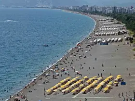 Okullar açıldı, dünyaca ünlü sahildeki yoğunluk yarı yarıya düştü
