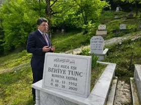 Önce annesinin mezarını ziyaret etti sonra şehit anneleri ile buluştu

