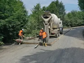 Ordu’da 3 ilçeye hizmet verecek grup yolunda beton yol çalışması başladı
