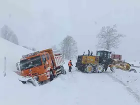 Ordu’da kardan kapanan 472 mahalle yolu ulaşıma açıldı
