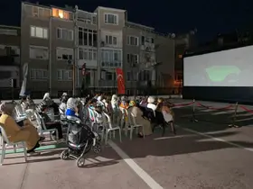 Osmangazi’de yaz akşamları açık hava sinemasıyla şenleniyor
