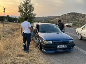 Otomobil ile minibüs çarpıştı: 2 yaralı
