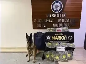 Otomobildeki valizden 8,5 kilo uyuşturucu çıktı
