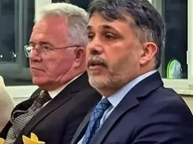 Övgü dolu konuşma sosyal medyada farklı yorumlara neden oldu
