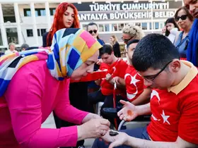 Özel bireyler bir günlüğüne asker oldu
