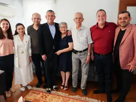 Özgür Özel'den Anneler Günü'nde duygu dolu ziyaret