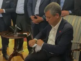 Özgür Özel kendisine verilen mutlak butlan tebligatını yırttı
