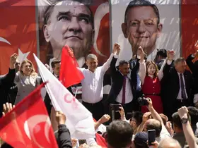 Özgür Özel Tekke’de konuştu
