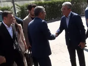 Özgür Özel ve DEM Parti heyeti CHP’nin Sarıyer’deki binasına geldi
