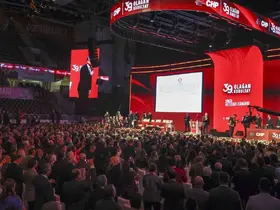 Özgür Özel, yeniden CHP Genel Başkanı seçildi
