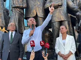 Özgür Özel’den ’dini değerleri aşağılayan’ Deniz Göktaş’a destek
