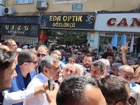 Özgür Özel’in Niğde programında vatandaşlar ezilme tehlikesi geçirdi

