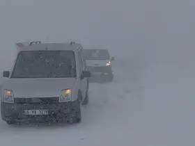 Palandöken Geçidi’nde 3 saat mahsur kaldılar
