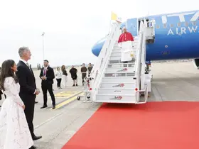 Papa 14. Leo, İspanya’da Kral Felipe ve Kraliçe Letizia tarafından resmi törenle karşılandı
