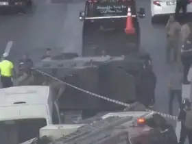 Pendik’te zincirleme kazaya karışan polis aracı takla attı: 3 yaralı
