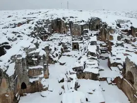 Perre Antik Kenti beyazlara büründü
