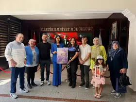 Polis çifte anlamlı veda
