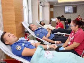 Polisler kan bağışına dikkat çekti
