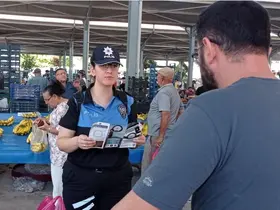 Polisten dolandırıcılık ve suçlara karşı bilgilendirme çalışması
