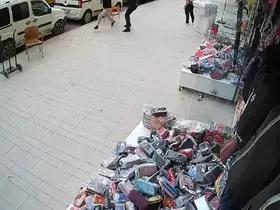 Polisten kaçan şüpheliyi vatandaş yakaladı, o anlar kamerada
