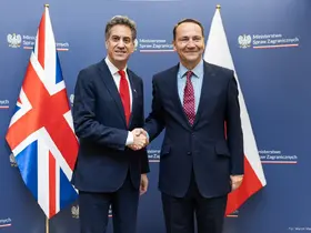 Polonya Dışişleri Bakanı Sikorski: "Ukrayna devam eden siyasi, askeri, mali ve insani desteğe güvenebilir"
