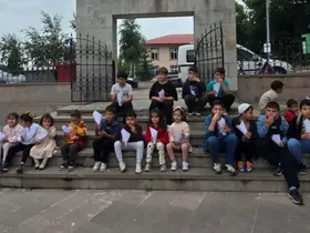 Posof’ta yaz Kur’an Kursu öğrencilerine serinleten ikram

