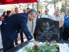 Prof. Dr. Lale Karabıyık’ı anma programına CHP Grup Başkanı Özgür Özel de katıldı
