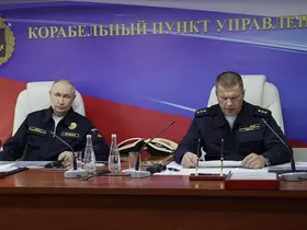 Putin, Pasifik Filosu’nun amiral gemisi Varyag kruvazörünü gezdi