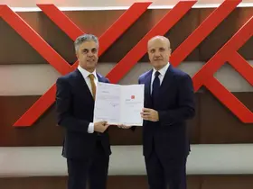 Rektör Kuyrukluyıldız mazbatasını YÖK Başkanı Özvar’dan aldı
