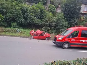Rize’de tır arızalanan otomobile çarptı: 1’i ağır 2 yaralı
