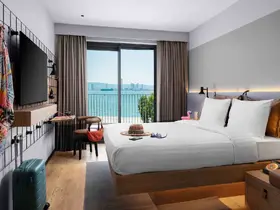 Rönesans’ın hayata geçirdiği projede yer alan Moxy İzmir kapılarını açtı
