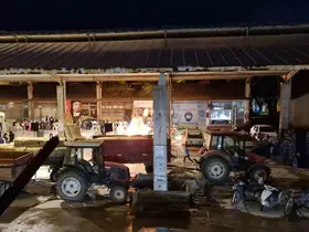 Sabah pazar yeri, gece düğün salonu olan alan vatandaşları canından bezdirdi
